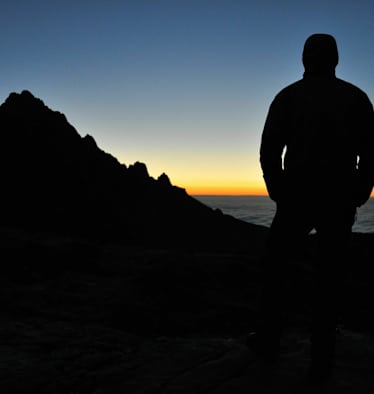 Bergsteiger bei Sonnenaufgang