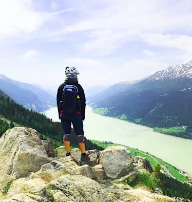 Beliebtes Fotomotiv und genialer Blick auf den Reschensee vom Plamort-Trail