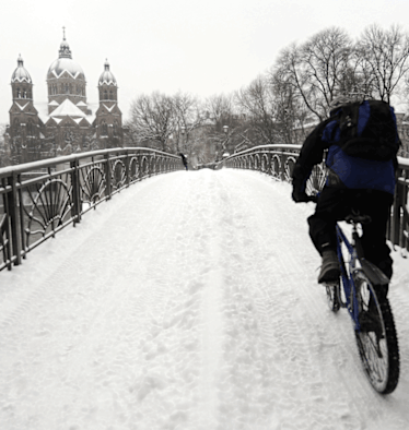Radfahren bei winterlichen Bedingungen erfordert oft eine andere Ausrüstung