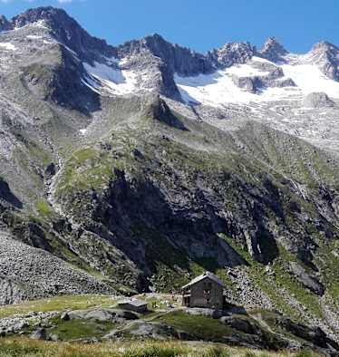 Die Richterhütte (2.374 m) in den Zillertaler Alpen