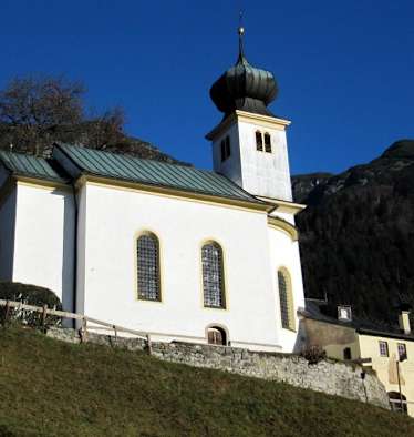 Beim Romedius-Kirchl in Thaur nahe Innsbruck beginnt der Romedius-Pilgerweg.