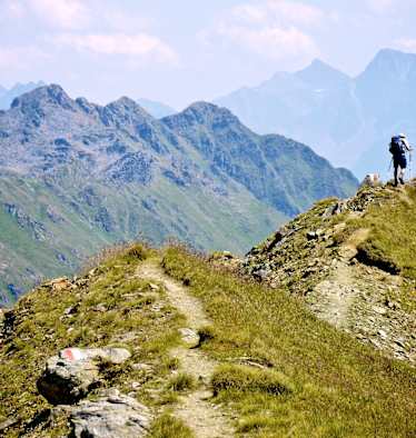 Wanderer am Kamm Richtung Großglockner