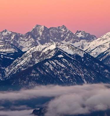 So könnten die Bayerischen Voralpen dieses Wochenende aussehen: Blick vom Seekarkreuz auf die Hochkarspitze, den Wörner, die westliche Karwendelspitze und Soiernspitze