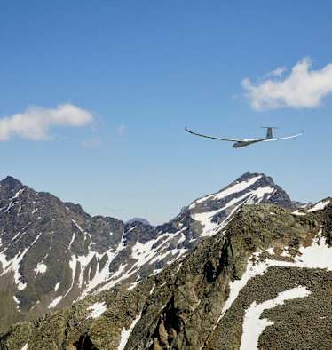Durchgehend von Postkartenmotiven umgeben