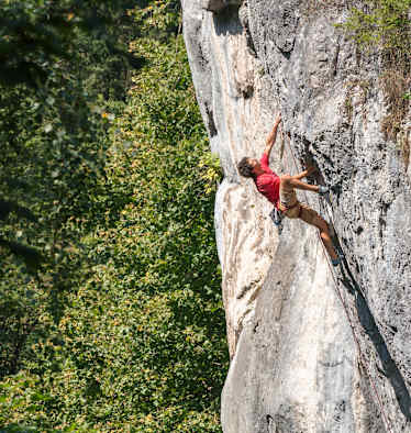 Von der Kletterhalle an den Fels: 7 Tipps für den Einstieg ins Outdoor-Klettern