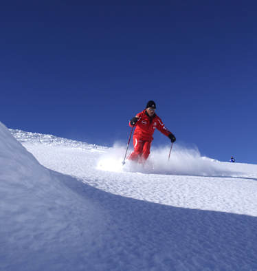Skilehrer bei der Abfahrt in Serfaus in Tirol