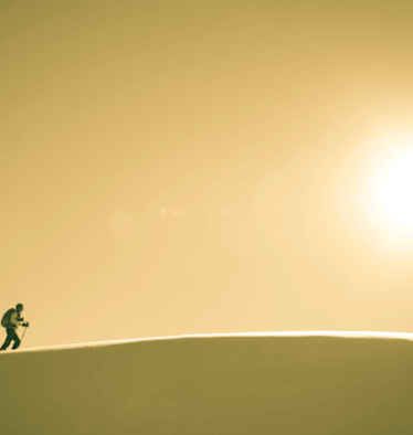 Mystische Lichtstimmung, während dem Aufstieg zur Rauthütte oberhalb von Seefeld in Tirol