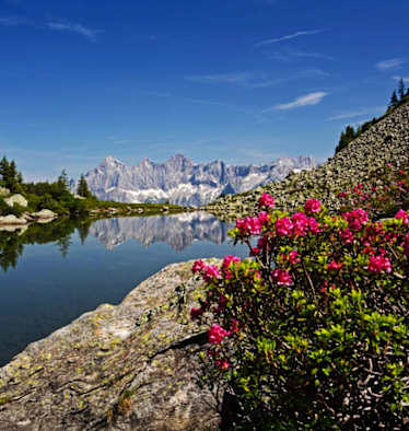 Der Mittersee (Spiegelsee) im oberen Ennstal an der Grenze der Steiermark zu Salzburg