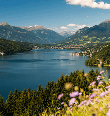 Während der stadtnahen Wanderung rund um den Eckberg hat man den Millstätter See stets im Blick