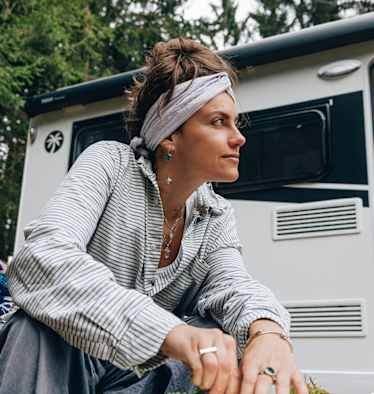 Alles, was man braucht, um glücklich zu sein, befindet sich perfekt verstaut im Reisemobil.