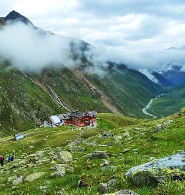 Das Taschachhaus in den Ötztaler Alpen in Tirol