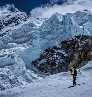 Ski-Bergsteiger Grzegorz Bargiel im Himalaya (Tibet)