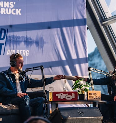 Podcast-Formate wie Austrian Kiwi traten während des Live-Podcast-Festivals PODCAST AM BERG 2025 auf.