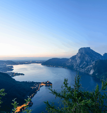 Der Traunsee mit dem Gipfel des Traunstein (1.691 m) im letzten AbendlichtDer Traunsee mit dem Gipfel des Traunstein (1.691 m) im letzten Abendlicht
