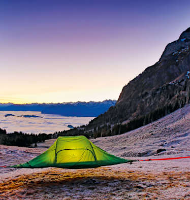 Tree Tent: Schwebendes Baumzelt am Fräkmüntegg in den Emmentaler Alpen