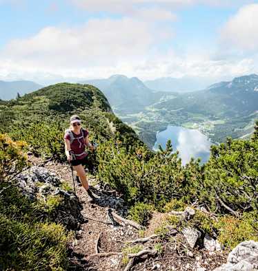 Wanderweg auf die Trisselwand hoch über dem Altausseer See.