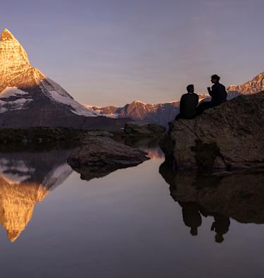 Einzigartiger Ausblick: Eine Wanderung bei Sonnenaufgang mit Blick auf das Matterhorn.