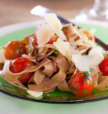 Vollkorn-Pasta mit Speck-Sauce