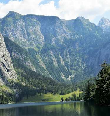 Der Obersee ist quasi der kleine Bruder des Königssees in Berchtesgaden.