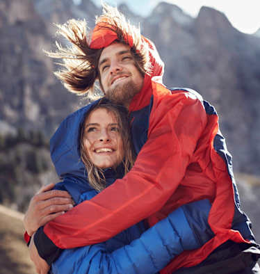 Wandern: Paar im Gebirge