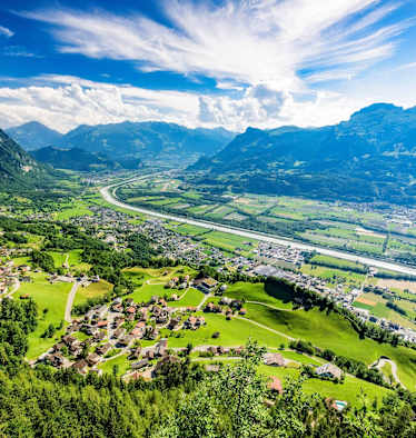 Blick von Masescha auf Triesenberg und das Rheintal