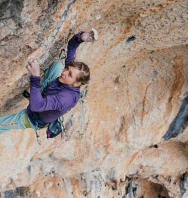 Angy Eiter in „La planta de Shiva“ (9b)