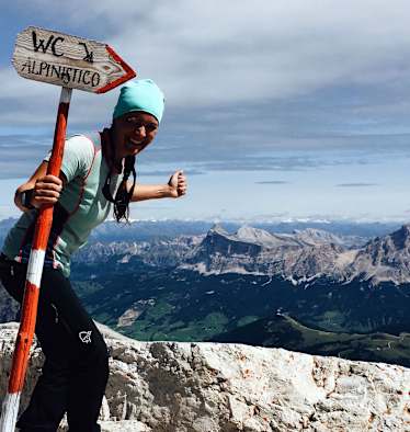 Ana Zirner auf dem Weg über die Alpen