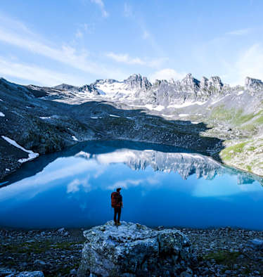 Wanderer am Wildsee im Kanton St. Gallen
