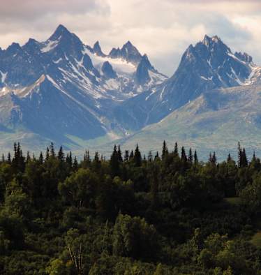 Wandern im Frühling bei Schnee
