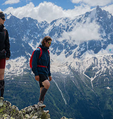 Kompressionssocken sind ein oft übersehenes Ausrüstungsteil – dabei tragen sie dich Schritt für Schritt zum Gipfel.