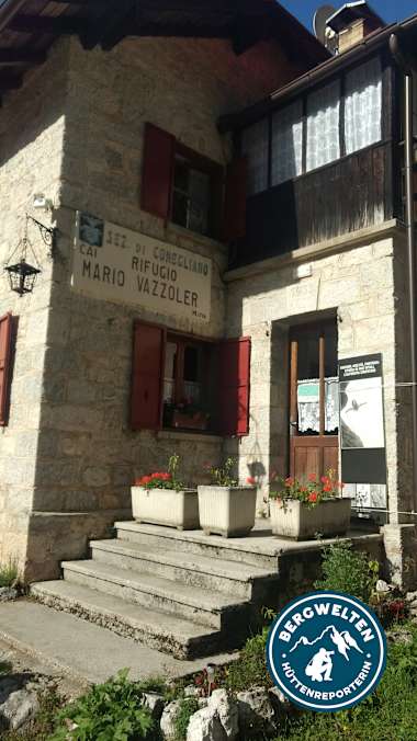 Eingang des Rifugio Vazzoler
