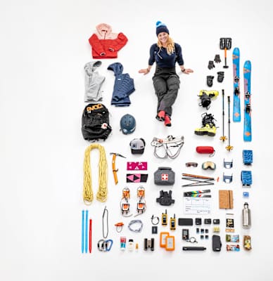 Sandra Lahnsteiner mit ihrer Ausrüstung