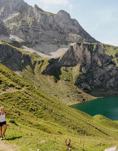 Wanderung Schweiz Bergsee Buiräbähnli Safari