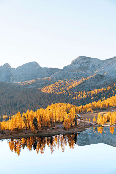 Wie aus einem Gemälde: Die herbstlichen Reflektionen in den italienischen Bergen