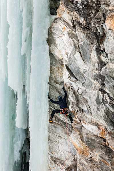 Die Jungen Alpinisten beim Eisklettern