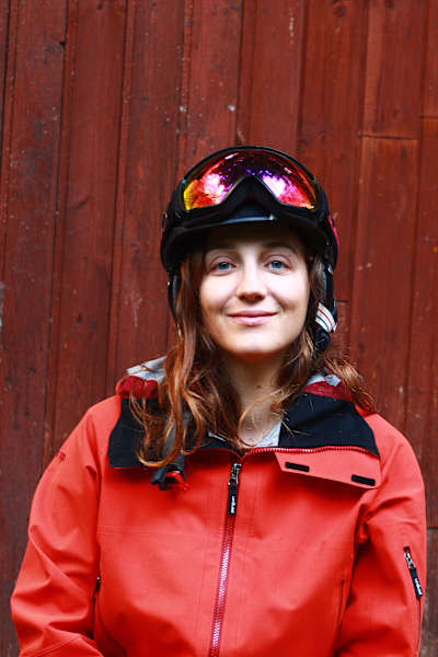 Manuela Mandl: Snowboarderin und Architektin. Lebt in Wien und Innsbruck, hat nebenbei die Freeride World Tour 2018 gewonnen.