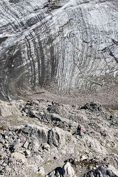 Bergsteiger beim Abstieg vom Koppenkarstein