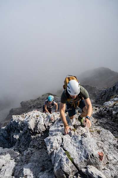 Bergsteiger am Nordost-Grat des Mittagskogels