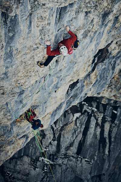 Alex Luger klettert in seiner neuen Erstbegehung The SeventhDirection im Rätikon