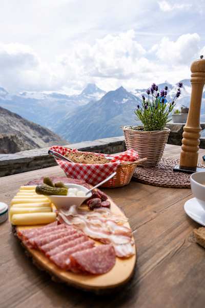 Brettljause auf der Domhütte