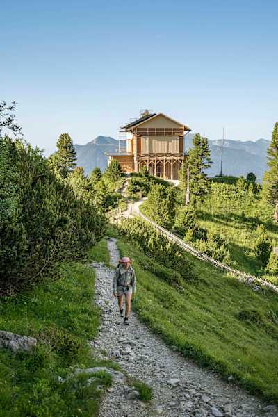 Das Königshaus steht nur wenige Meter von der Berggaststätte entfernt.