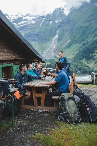Belohnungsbier auf Hütte
