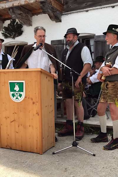 „Obwohl so viele Menschen am Berg zusammengekommen sind, war es total still und ruhig als die Sonne unterging“