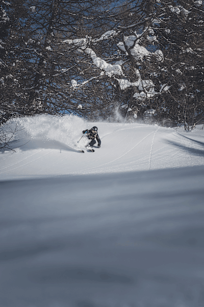 Frische Turns im lichten Wald von Sportgastein, Salzburg