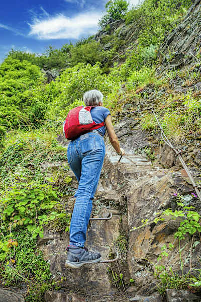 Steighilfe mit Stahlseil am Calmont-Klettersteig