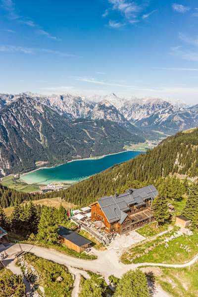 Die Erfurter Hütte auf 1.834 m im Rofan