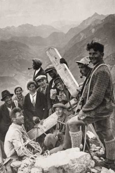 1931: Bergwanderer am Gipfel des Omeshorn oberhalb von Lech am Arlberg