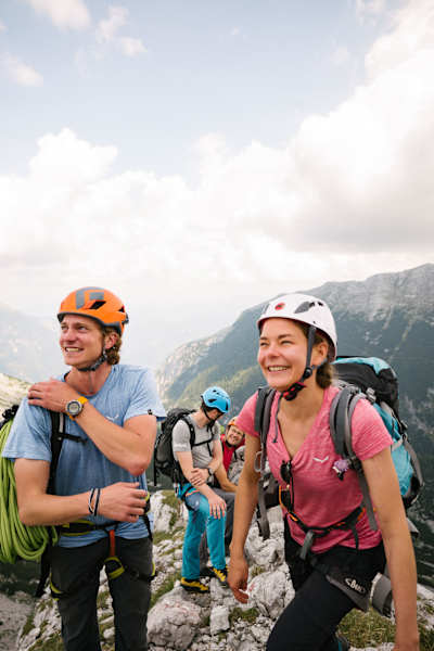 Bergwelten Autorin Christina Geyer (rechts) hat ihren Lieblingsplatz besucht und ist mit einem wundervollen Bergportrait über das Xeis zurückgekehrt