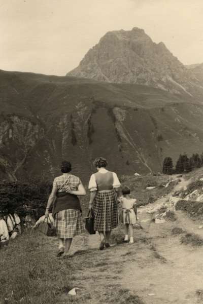 1964: Wanderung über den Hochtannbergpass in Vorarlberg