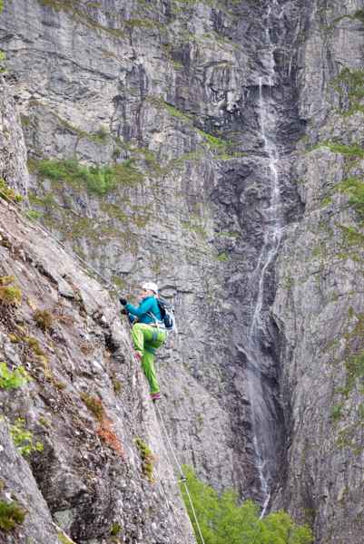 Wandern Klettersteig Fjord Norwegen Bergwelten